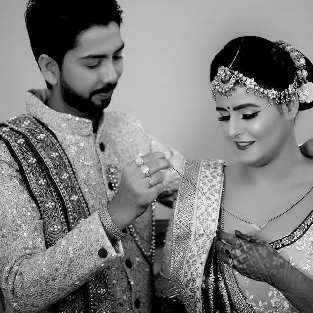 Bhojpuri Hot Actor Akanksha Awasthi Dances With Right Moves And Thumkas on Her Wedding -Watch Viral Video