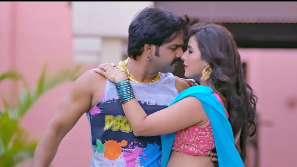 Bhojpuri Hot Actor Akanksha Awasthi Dances With Right Moves And Thumkas on Her Wedding -Watch Viral Video