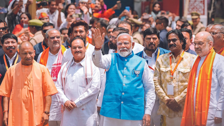 PM Modi With CM yogi